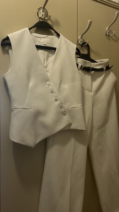 Бял Комлект от ZARA ( панталон и елек)