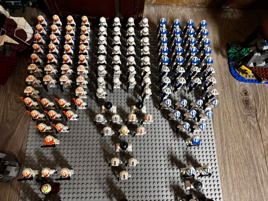 LEGO Star Wars Clone Army Minifigurine 501, 332 și phase 2