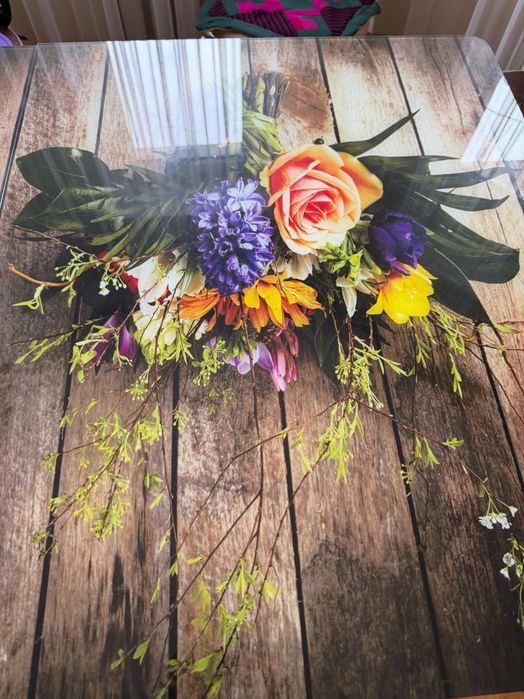 Обеденный стеклянный стол