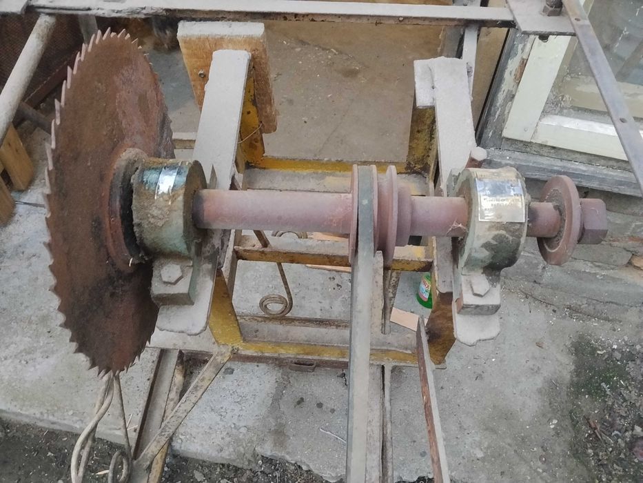 Продавам циркуляр на части