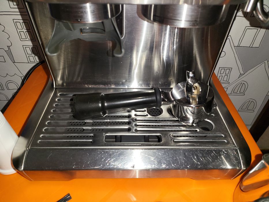 Полупрофесионална кафемашина с кафемелачка SAGE Barista Express