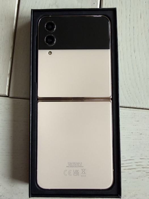 Samsung Z Flip4 с проблем