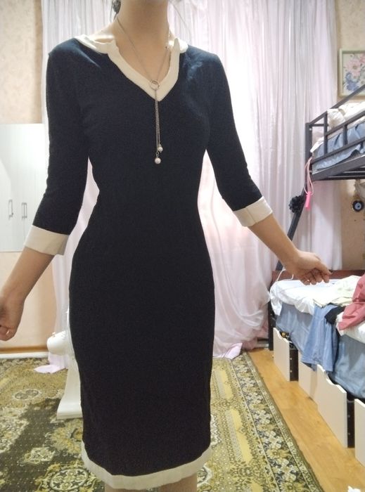 Платье чёрное до колена