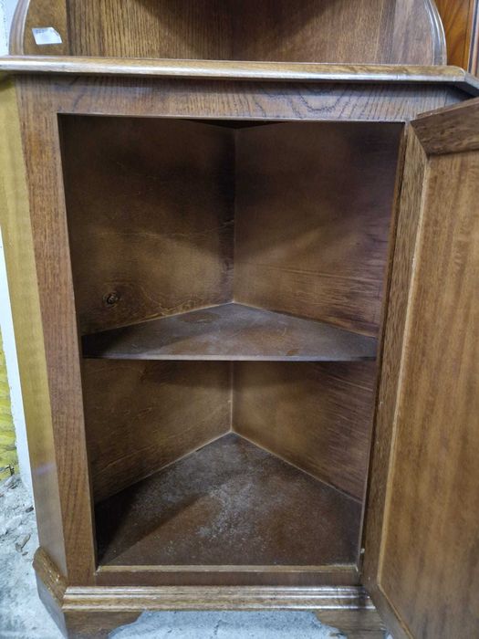 Ъглова витрина от две части