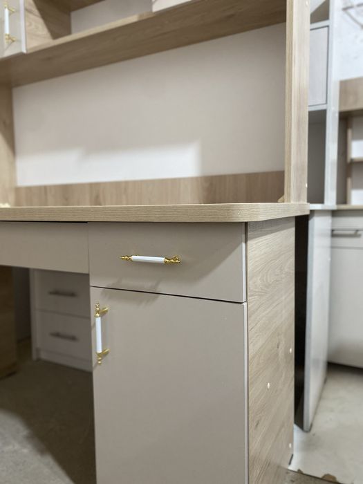 Письменный стол