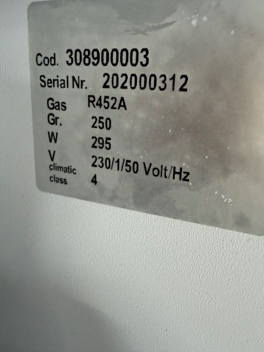 Професионален вертикален фризер NordCap – отлично запазен