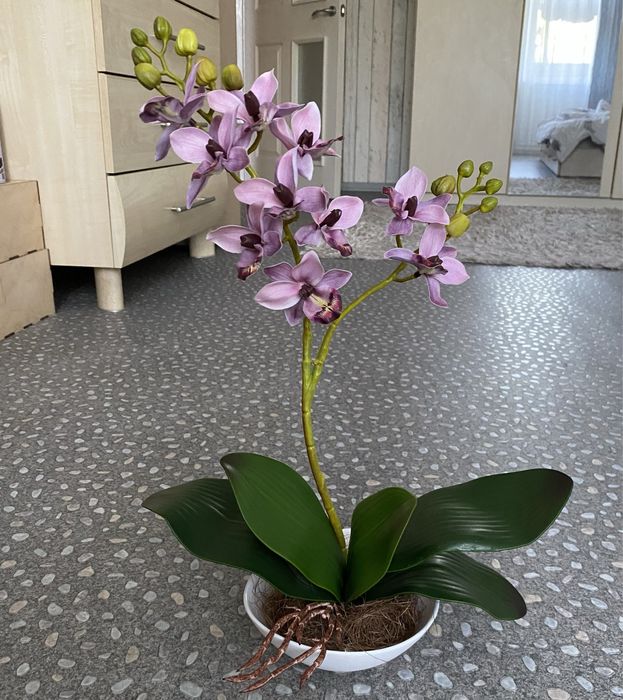 Искусственная орхидея для интерьера