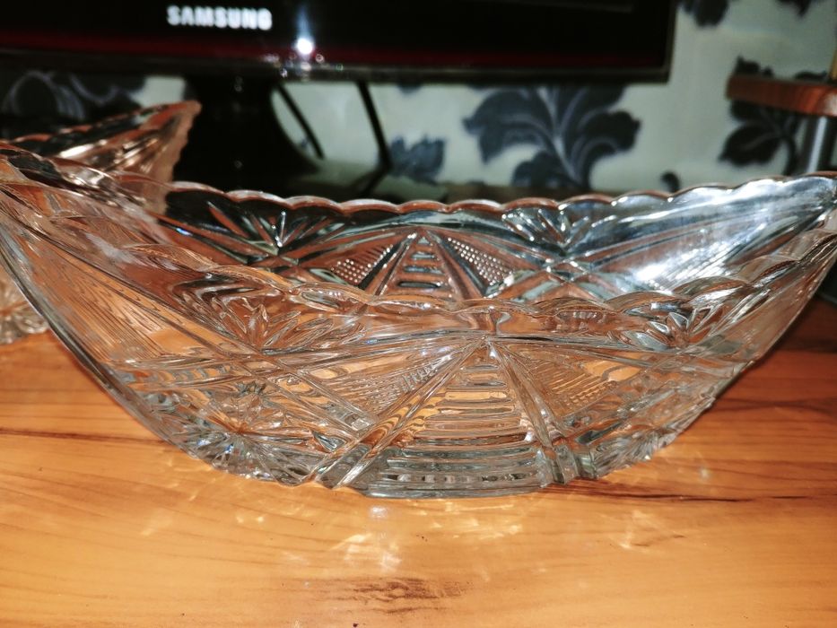 Продаю пару хрустальных салатников