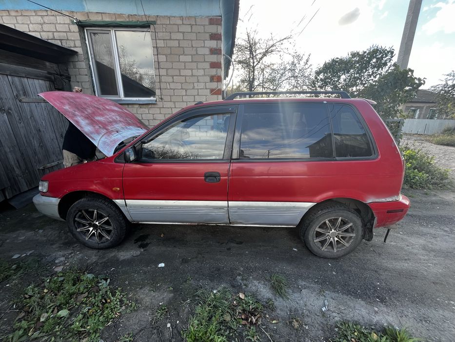Продам автомобиль Mitsubishi Space Runner