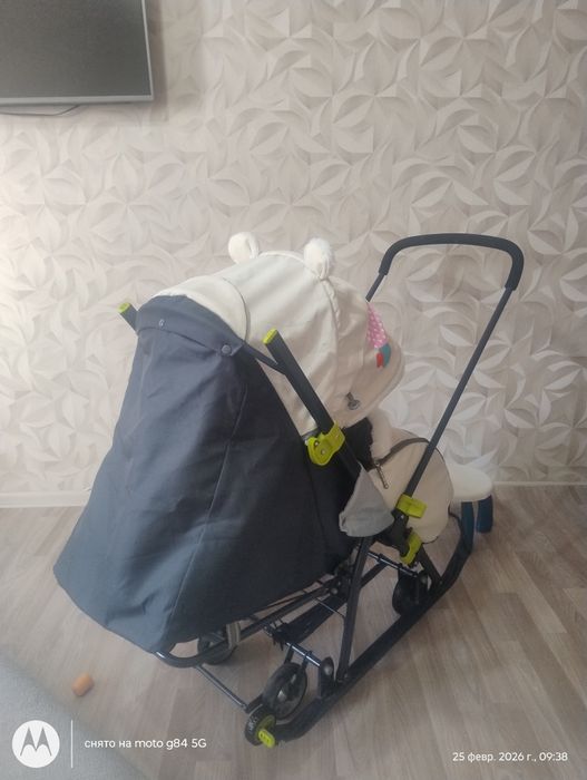 Продам зимние  детский транспорт