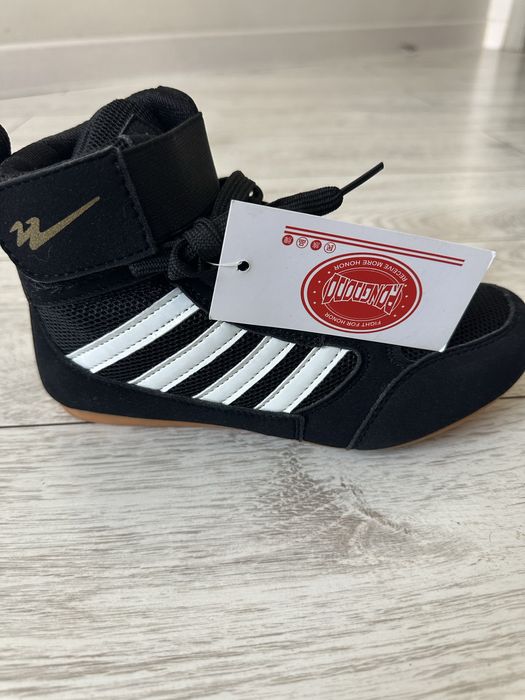 Продам боксерскую обувь