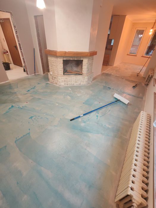 Саморазливна замазка, самонивелираща се замазка