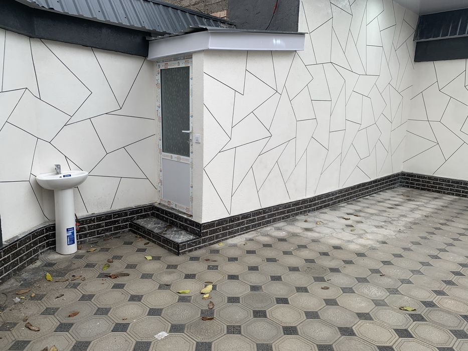 Yangi qurilgan uy sotiladi