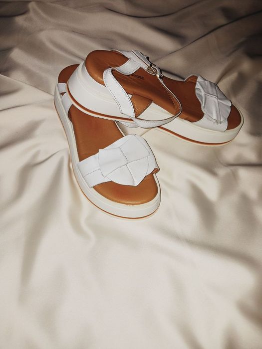 Turkiya basanochka. 2 xil rang-oq, jigarrang.  38 razmer