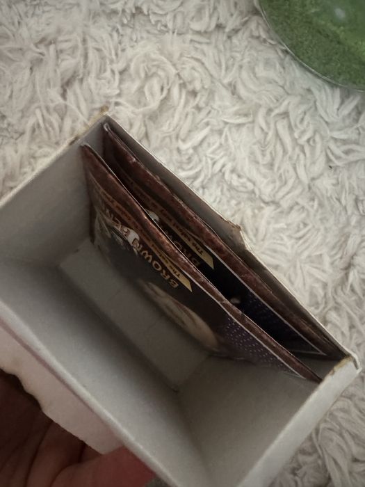 Лот стъклена бутилка , бяла козметика ,несесер ,бои и къна за коса