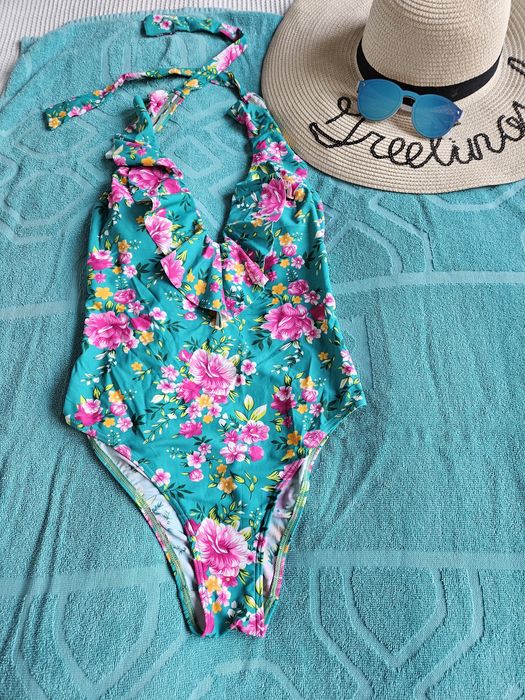 Дамски цял бански