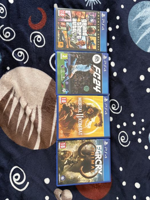 PlayStation 4 + 4 jocuri cadou