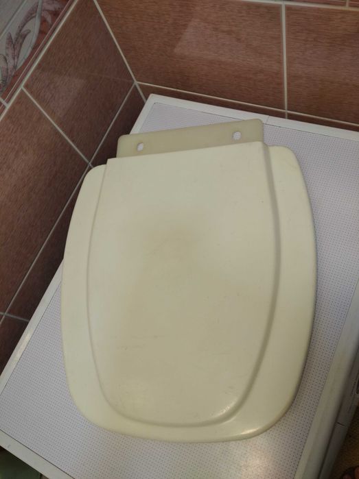 Крышка от бачка унитаза (ссср). Сиденье для унитаза, туалета.