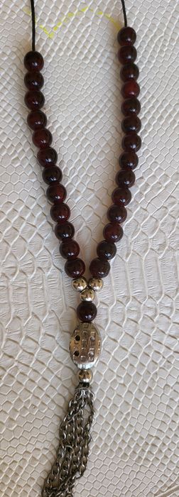 Червен кехлибар.броеница 27 зърна -700лв