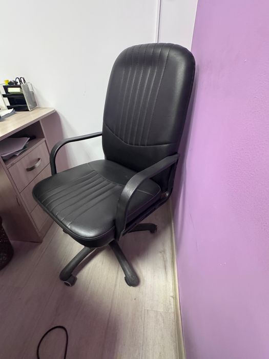 Продам офисный мебел б/у торг есть