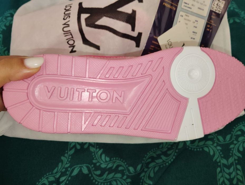 Adidași Louis Vuitton