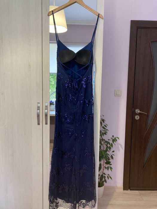 Продавам официална рокля