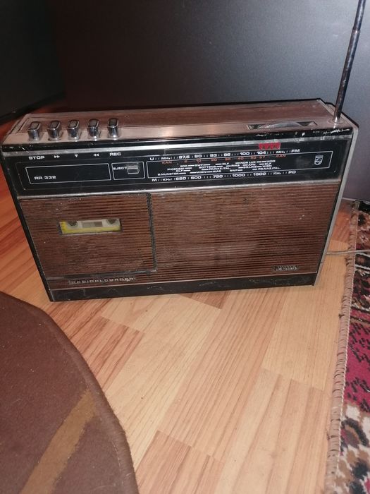 Vând radio casetofon vechi Philips
