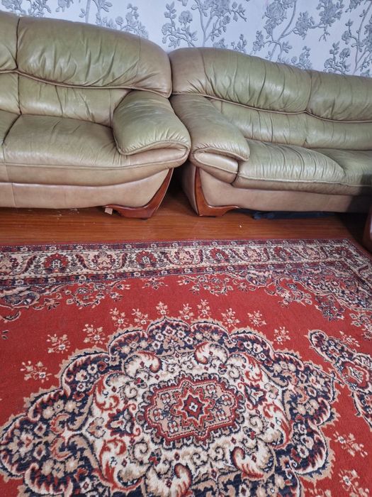 Продам Кожаный диван и кресло