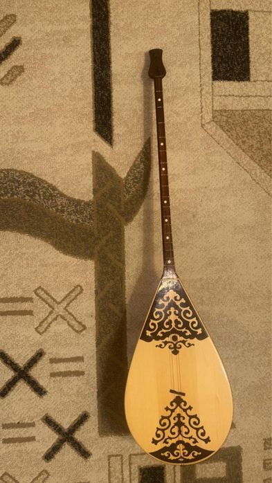 Новая домбра с чехлом