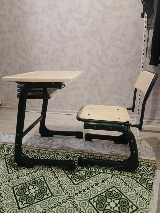 Парта для школьников