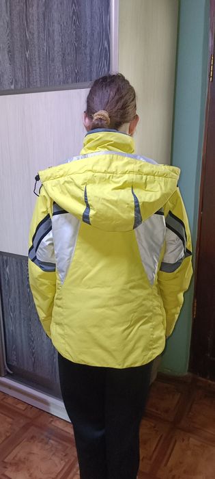 Продам куртки 2 шт не дорого