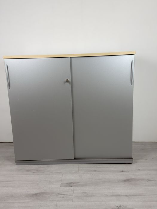 Шкаф етажарка с плъзгащи врати за съхранение на документи и дриги вещи