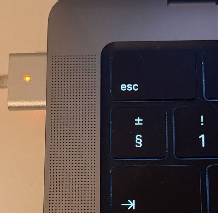 Incarcator Macbook Apple 87W MagSafe 3