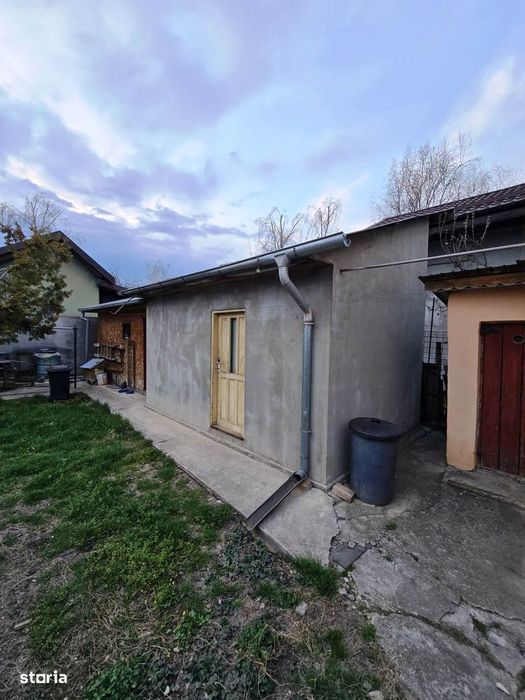 Casa-3 camere în cartierul N.Titulescu, teren 240mp, liberă, utilităţi