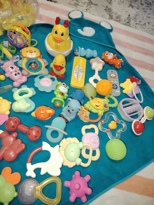 Разные погремушки.