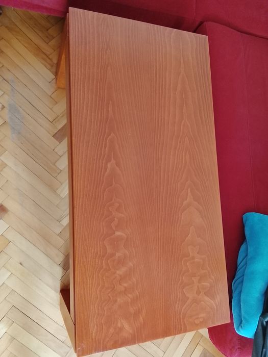 Масивна холна маса - стабилна и много запазена (120×60×50 см)