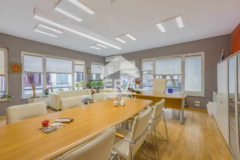 Представителен офис за продажба в идеалния център на София