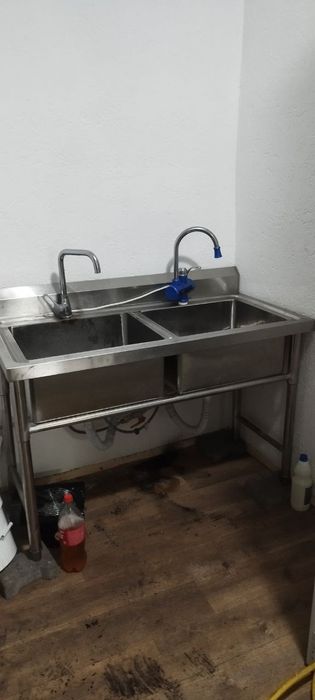 Умывальник из нержавеющей стали