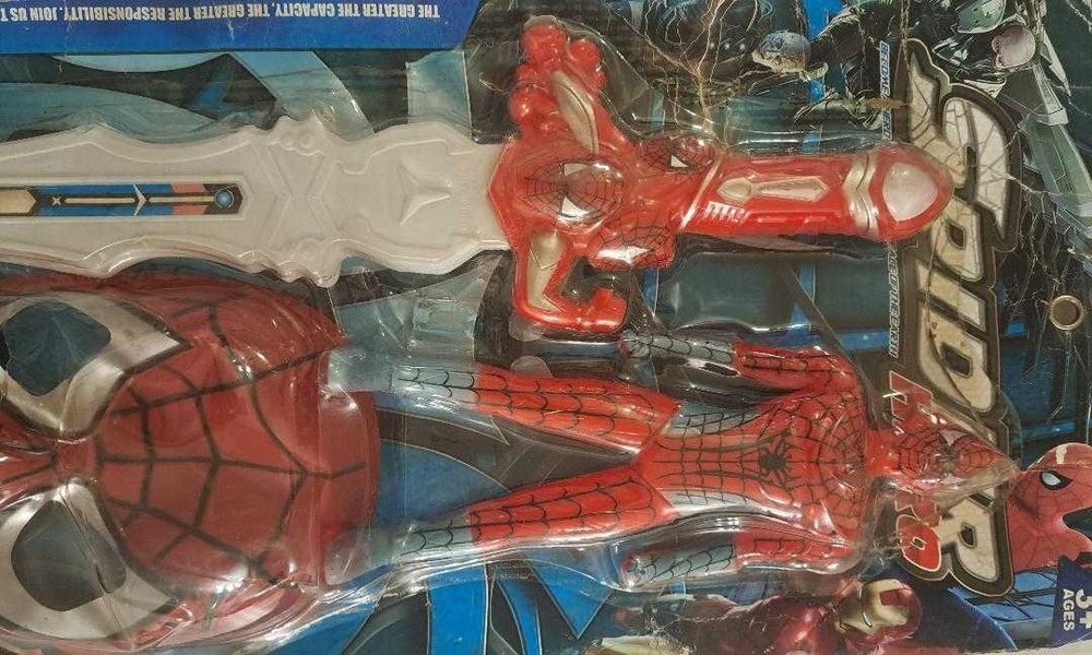 NOU - Set Spider Man 5 piese, sabie, masca, 3 figurine mari Spider Man