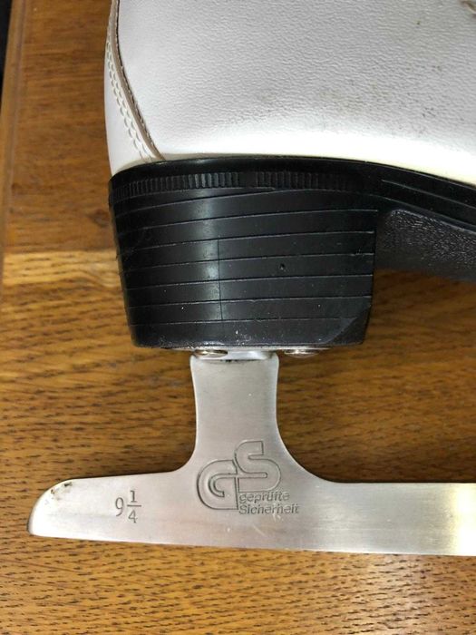 Patine pentru gheață albe (damă) retro nr. 39-41 (9 1/2)