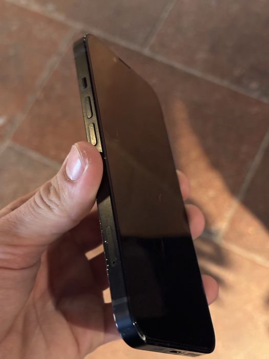 Продавам iphone 13 128gb