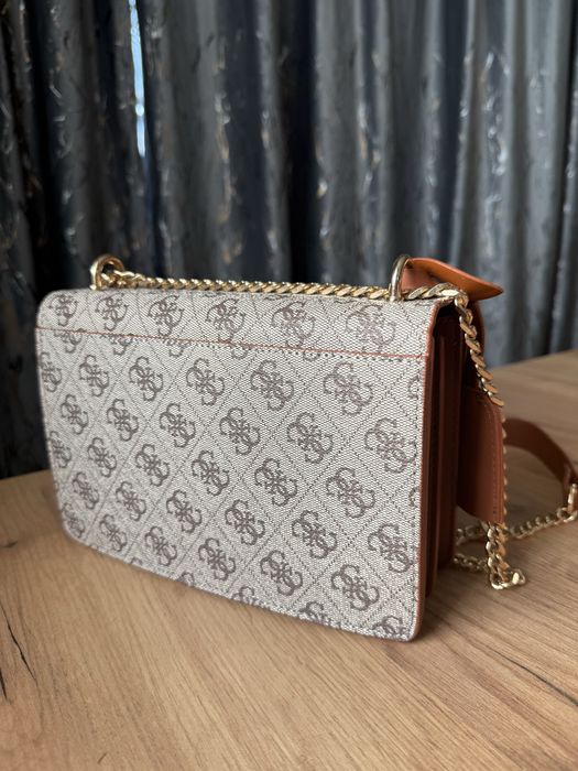 Geanta Guess crem