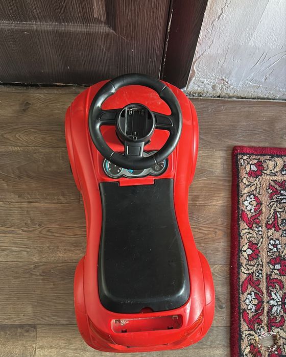 Машинка толокар .