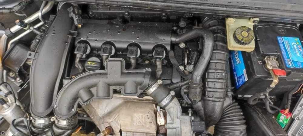 Dezmembrez Peugeot 308 Coupe 1.6 turbo 5FX 155 cai An 2010 112.000 km