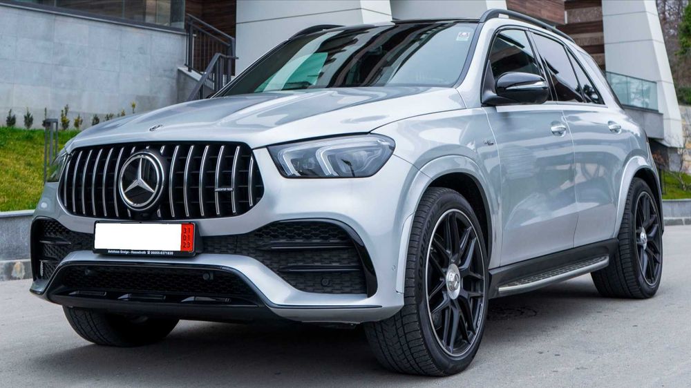 Mercedes-AMG GLE 53 Кола под наем с шофьор за специални поводи.