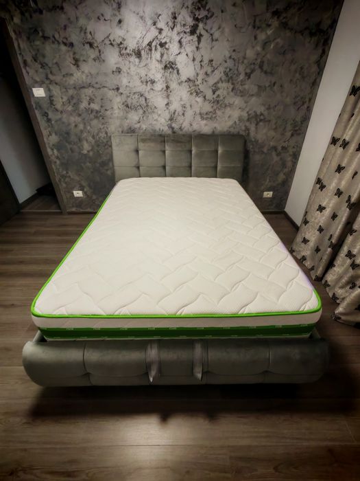 Vând pat matrimonial 140x200 cm