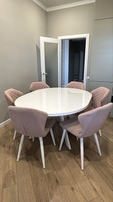 Стол и стулья для кухни