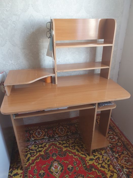 Компьютер стол сотилади