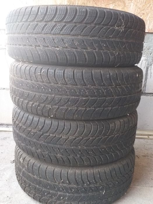 Vând anvelope de iarnă 205 60r 15