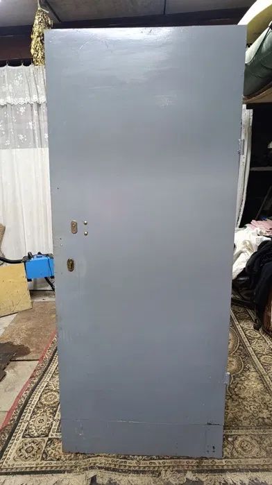 Продам железную дверь